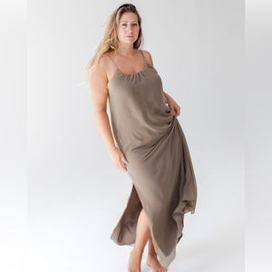 Savvi Elsie dress. Dual layered flowy, taupe size xs